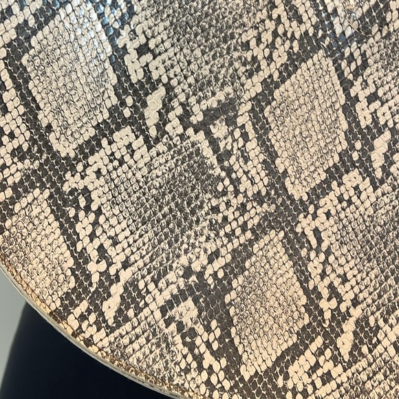 New! Tassel Dome Handbag - Picture 2 of 11